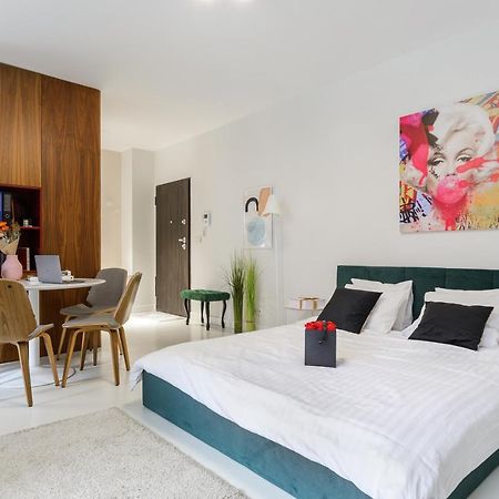 Modern Apartments With Access To The Pool Near Rondo Daszynskiego Station Warsaw Luaran gambar