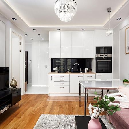 Modern Apartments With Access To The Pool Near Rondo Daszynskiego Station Warsaw Luaran gambar