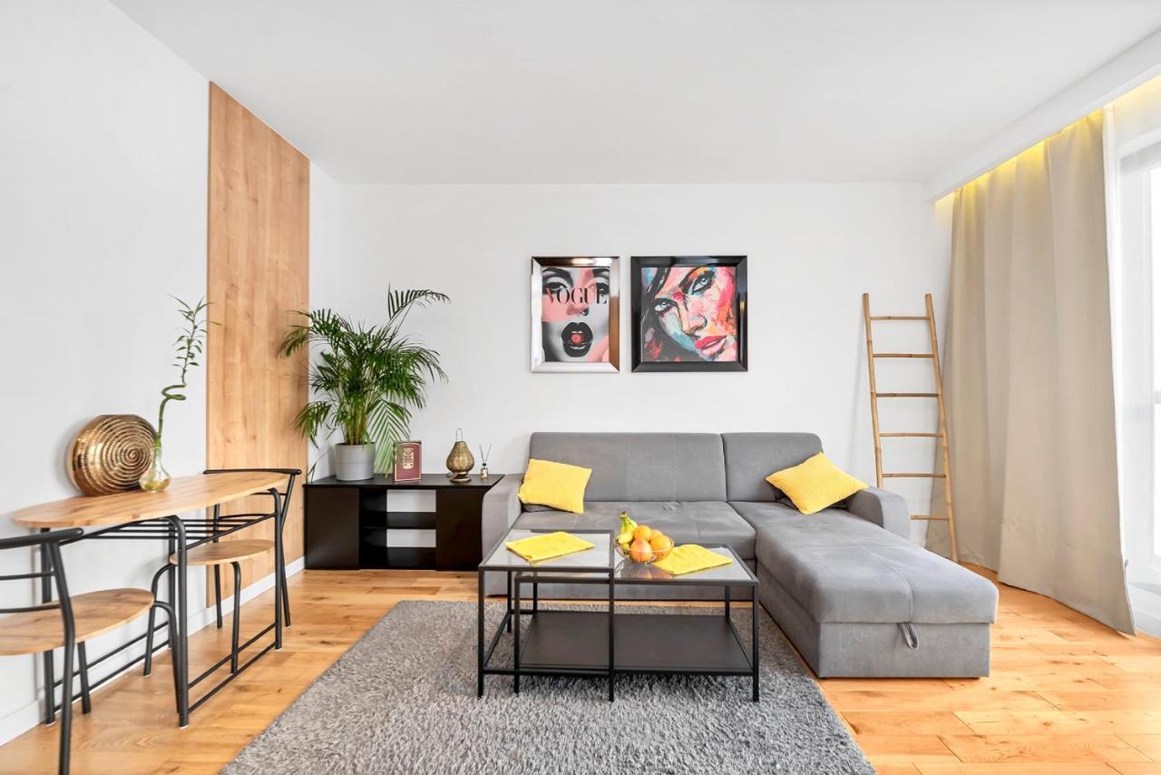 Modern Apartments With Access To The Pool Near Rondo Daszynskiego Station Warsaw Luaran gambar