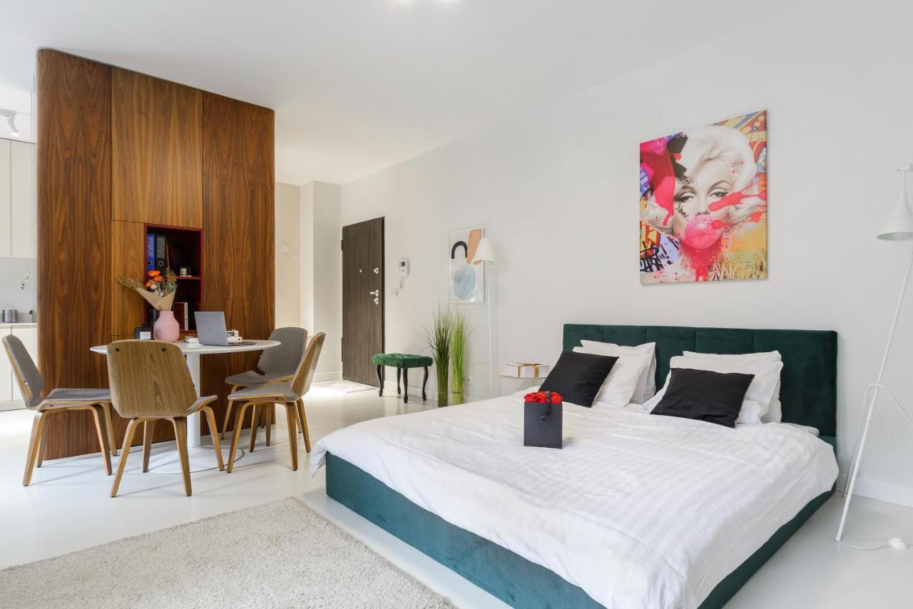 Modern Apartments With Access To The Pool Near Rondo Daszynskiego Station Warsaw Luaran gambar