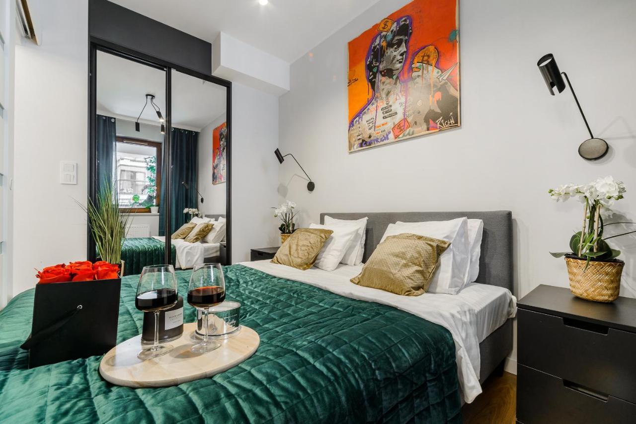Modern Apartments With Access To The Pool Near Rondo Daszynskiego Station Warsaw Luaran gambar