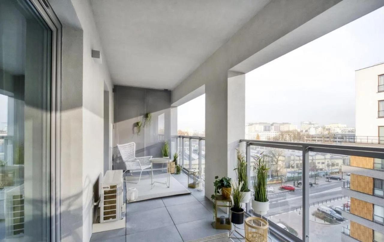 Modern Apartments With Access To The Pool Near Rondo Daszynskiego Station Warsaw Luaran gambar