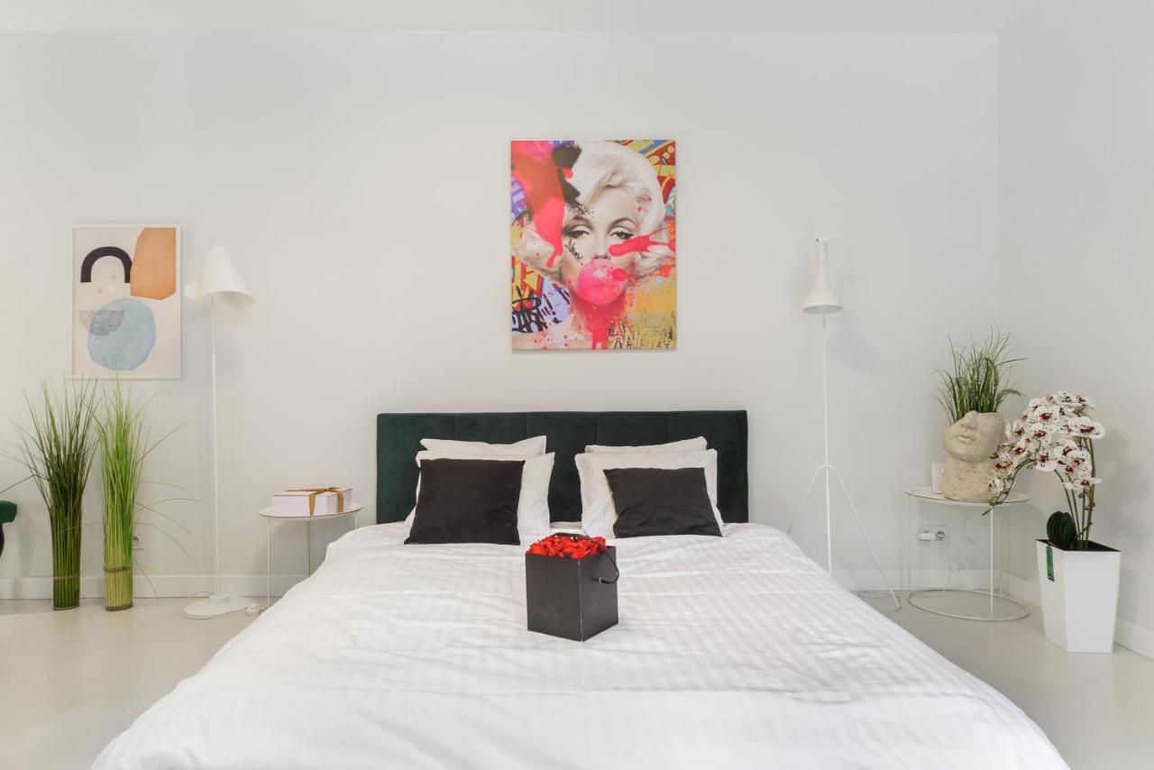 Modern Apartments With Access To The Pool Near Rondo Daszynskiego Station Warsaw Luaran gambar