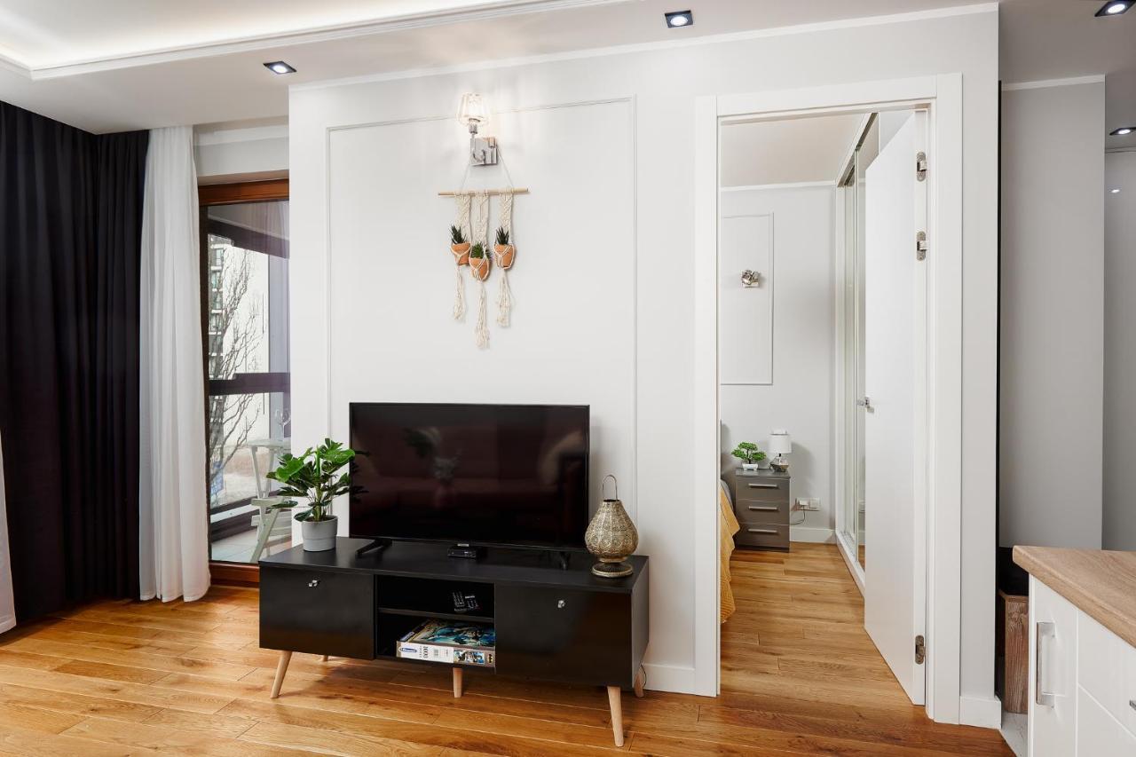 Modern Apartments With Access To The Pool Near Rondo Daszynskiego Station Warsaw Luaran gambar