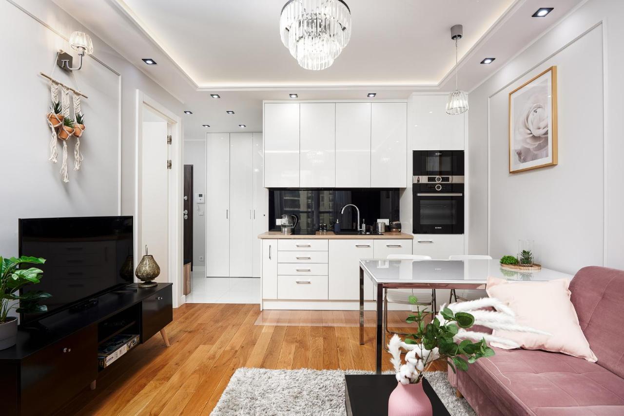 Modern Apartments With Access To The Pool Near Rondo Daszynskiego Station Warsaw Luaran gambar