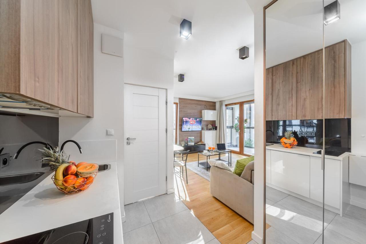 Modern Apartments With Access To The Pool Near Rondo Daszynskiego Station Warsaw Luaran gambar