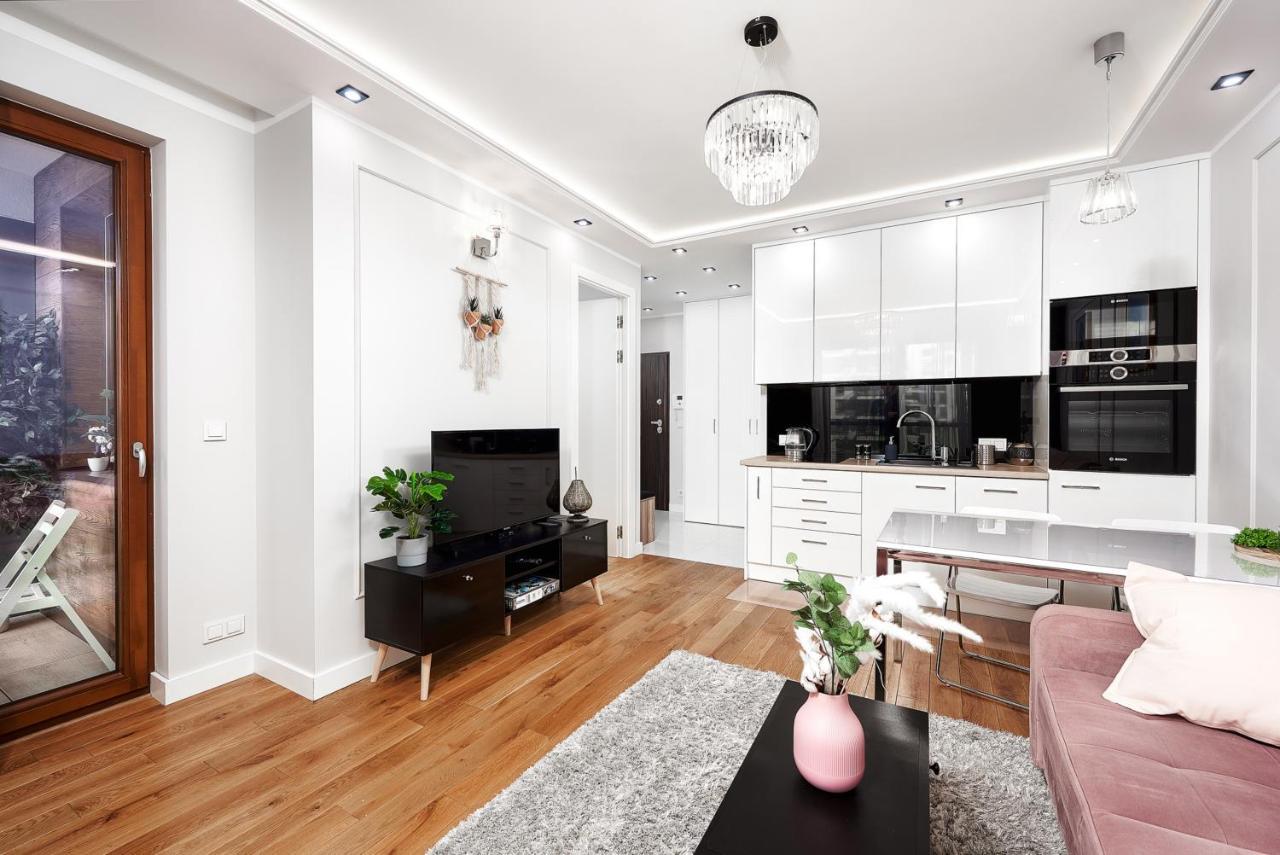 Modern Apartments With Access To The Pool Near Rondo Daszynskiego Station Warsaw Luaran gambar